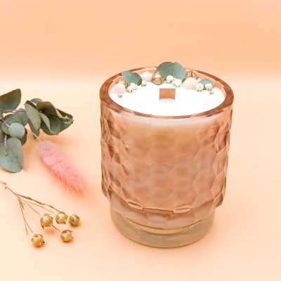 Bougie décorée de fleurs séchées. Mèche en bois.