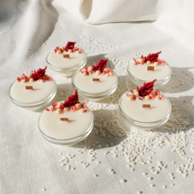 Lot de 6 bougies décorées de fleurs séchées. Mèche en bois.