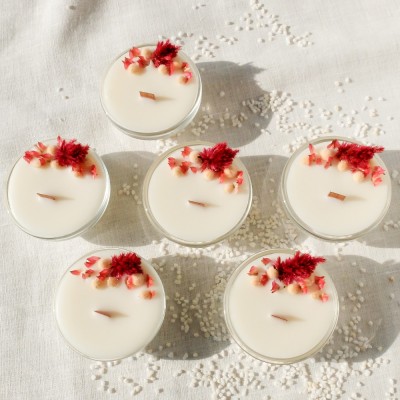 Lot de 6 bougies décorées de fleurs séchées. Mèche en bois.