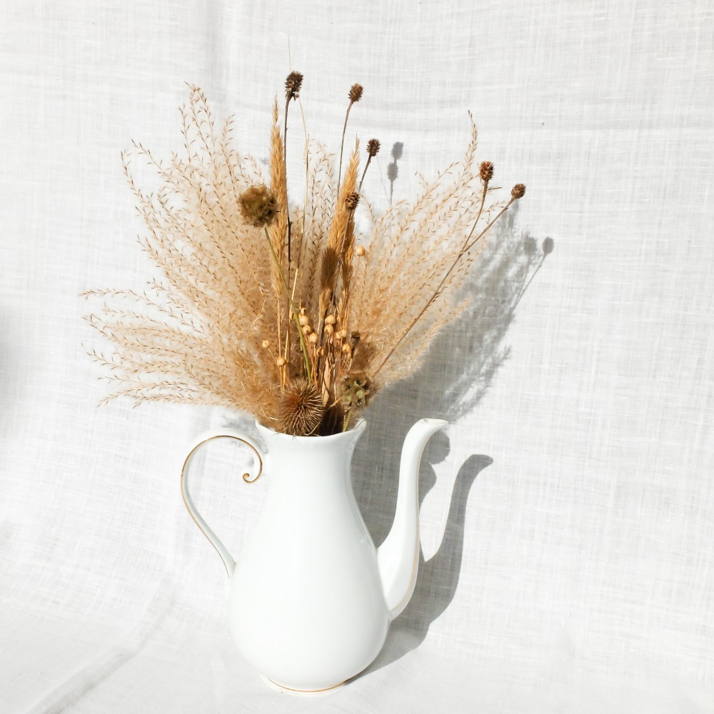 Bouquet de fleurs séchées et son vase chiné