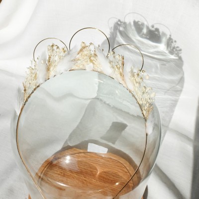 Diadème, fait main, en fleurs séchées et stabilisées dans les tons blanc et crème.