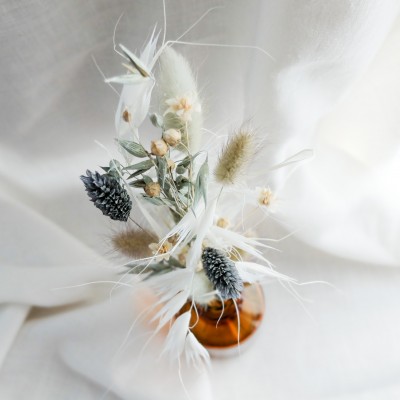 Bouquet de fleurs séchées et son vase en verre apothicaire