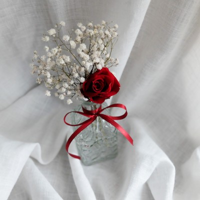 Bouquet de fleurs séchées et stabilisées et son vase en verre